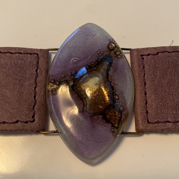 Handmade leather bracelet with resin stone - Picture 5 of 7